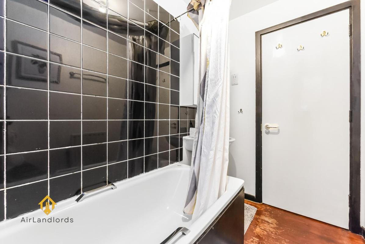 Exceptional 2-bedroom Flat In Leicester Square! London